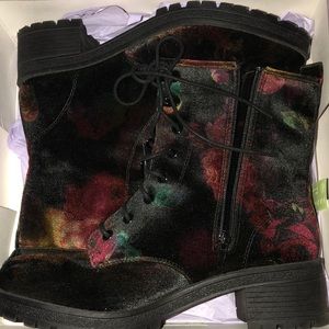 Madden Girl Eloisee boots